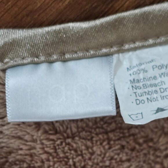 Brookstone NAP Comfy Ultra Plush Oversized Blanket with Sleeves - Picture 9 of 11